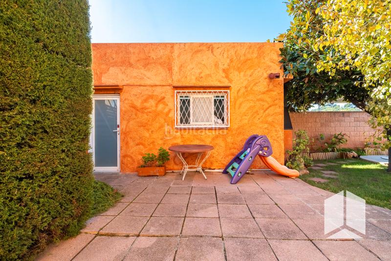 Foto c0230dc8-dc17-456d-ade8-a088bd7cade7. Chalet avec chauffage parking piscine dans Les Botigues Castelldefels