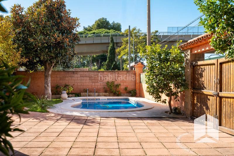 Foto 7a3bf573-e5d6-4a09-833d-0a4b97960f20. Chalet con riscaldamento parcheggio piscina in Les Botigues Castelldefels