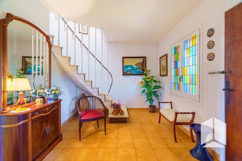 Foto 40b9dc3e-5669-4186-bb09-8a565fd88841. House with parking in Lluminetes Castelldefels