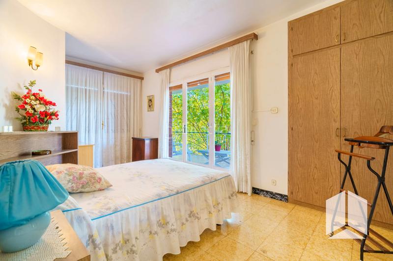 Foto 070de942-d8bb-45ab-abc4-73647f06e943. Maison avec parking dans Lluminetes Castelldefels