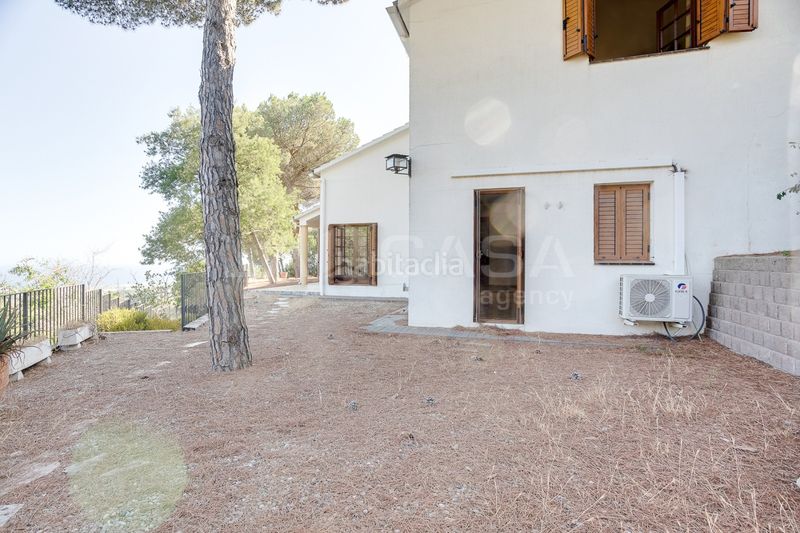 Foto 25640128-5625-4f55-a0d0-cd10fc205e93. Chalet en Cabrils