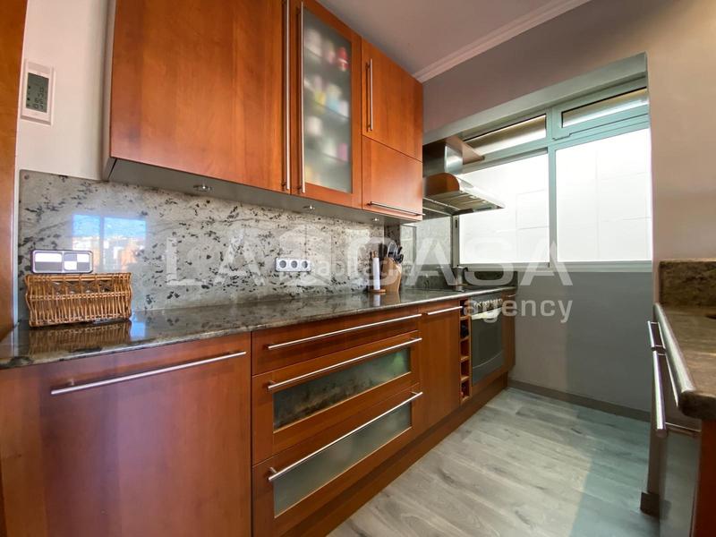 Foto 77c8de69-dfc8-476c-9875-73aab28c0af3. Penthouse with heating in Fondo Santa Coloma de Gramenet