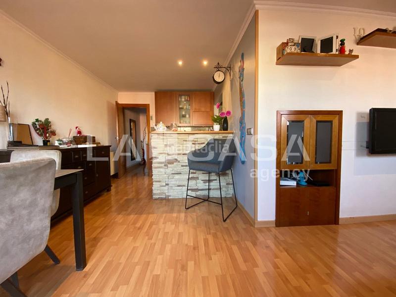 Foto a812b2ae-285d-4ba0-be5c-ef70e82ec769. Penthouse with heating in Fondo Santa Coloma de Gramenet
