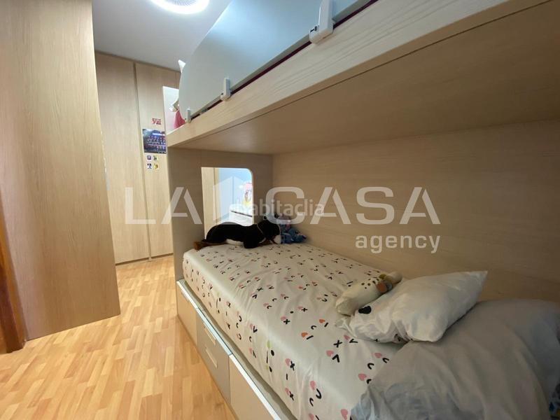 Foto c05ab3bb-060e-4d7e-a393-afb9c54d3fad. Penthouse with heating in Fondo Santa Coloma de Gramenet