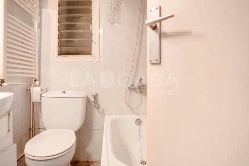 Foto b0b280b8-fb06-4ec2-8208-39d378d7570d. Flat with heating in Sant Martí de Provençals Barcelona