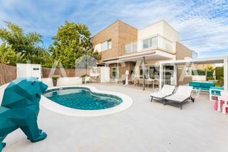 Casa bifamiliare in Calle de los Cedros