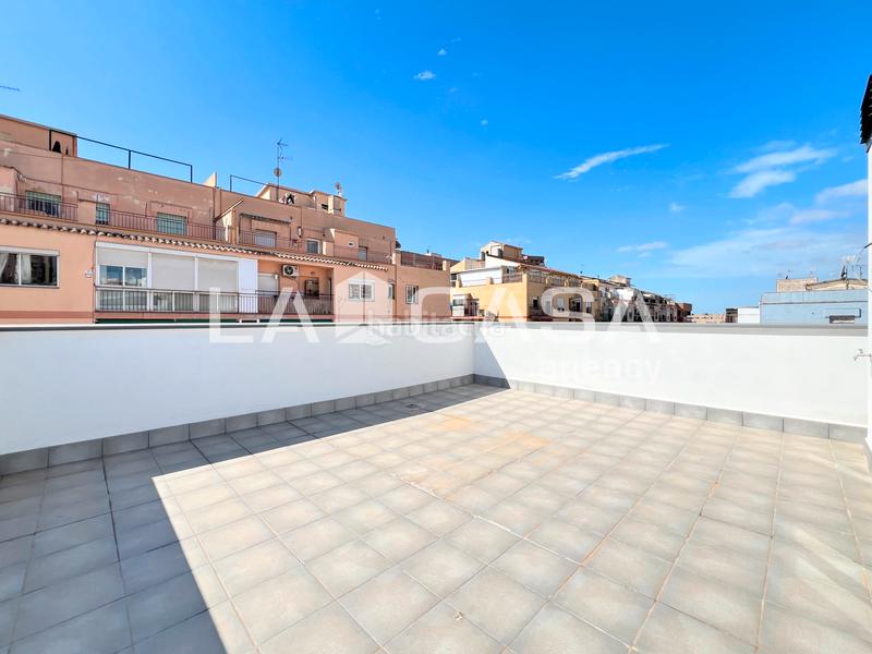 Foto 60b7d3b6-c1eb-42a2-9e2e-b9fdbb163bd2. Ático en Llefià Badalona