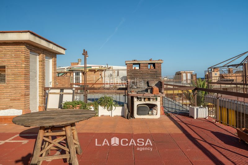 Foto df844f3c-fe60-4b4a-8794-b683afc6aafd. Àtic amb aparcament piscina a Baixador Castelldefels