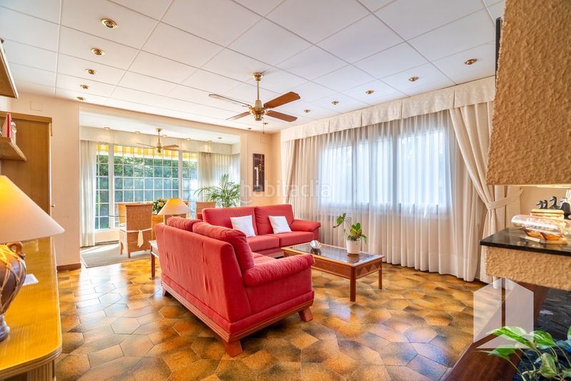 Foto 1f046007-c3ce-43f7-b201-c78cf1995726. Casa amb aparcament piscina a Montmar Castelldefels