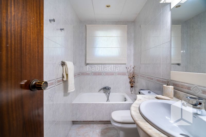 Foto 2814fce0-d9d3-4b05-903a-b2436633d437. Casa amb aparcament piscina a Montmar Castelldefels