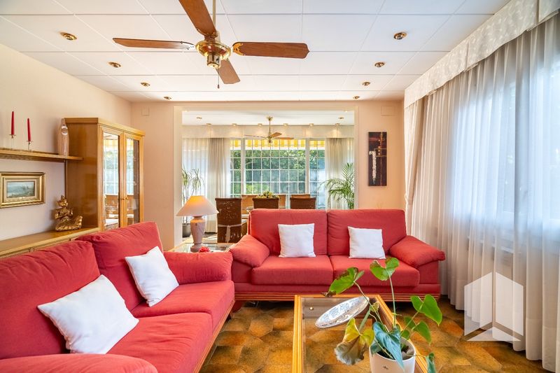 Foto 3c76a4e2-3d3b-4ed3-9b00-480dd626dcd1. Casa amb aparcament piscina a Montmar Castelldefels