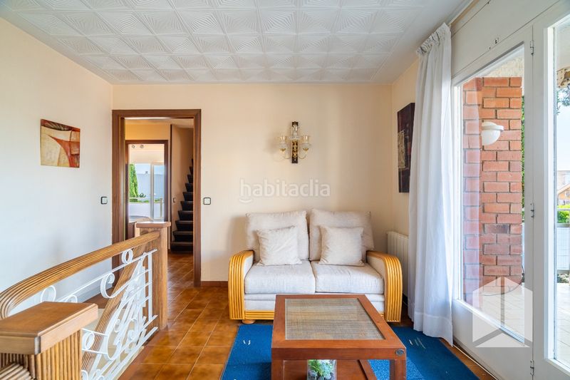 Foto 4303b89e-a1cf-4fa8-86a3-d99636701ecb. Casa amb aparcament piscina a Montmar Castelldefels