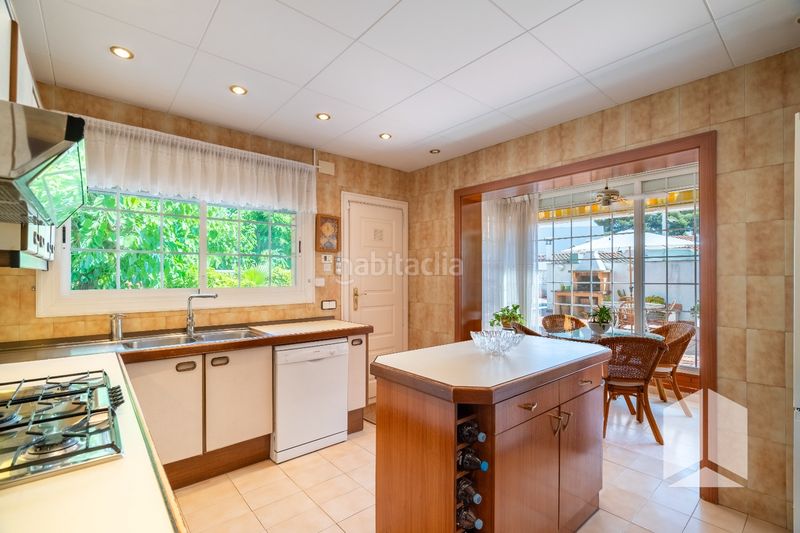 Foto 5bb0d331-c513-431d-930c-6540dcabfe92. Casa amb aparcament piscina a Montmar Castelldefels