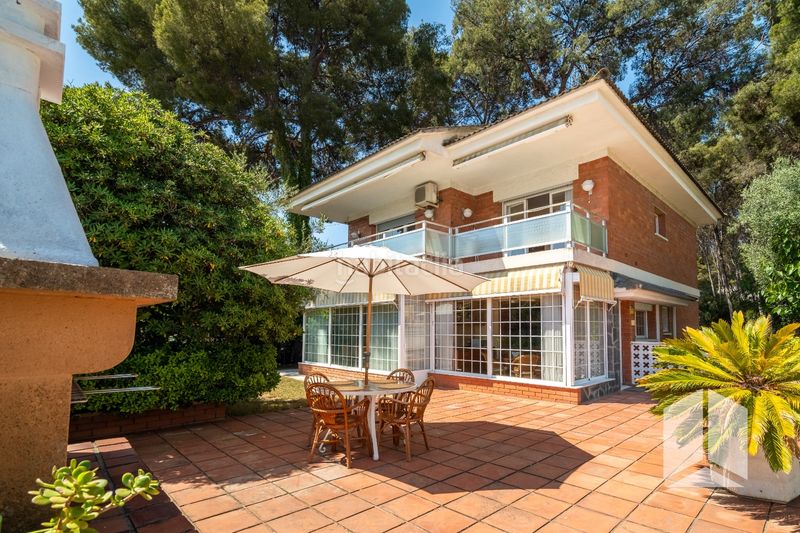 Foto 7b66f0c2-df55-441a-a7bd-239f123190e6. Casa amb aparcament piscina a Montmar Castelldefels