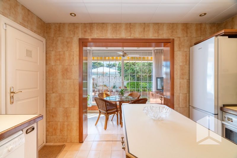 Foto cb7a2e8e-659a-411c-8c87-7a22bd6e2671. Casa amb aparcament piscina a Montmar Castelldefels