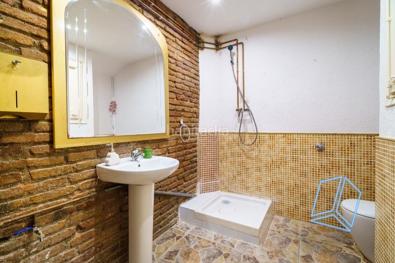Foto 1df2baca-f761-4079-afcd-4439f4319813. Local comercial a Baix Guinardó Barcelona