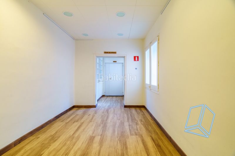 Foto d516ba85-91a1-47a5-b0af-a8804aa87c42. Local comercial a Baix Guinardó Barcelona