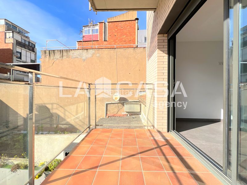 Foto f98560c1-789e-40c4-a7fe-ac0e403d5e7f. Casa amb calefacció aparcament piscina a Progrés - Pep Ventura Badalona