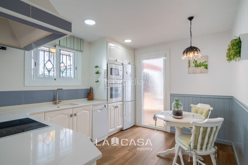 Foto 5d85eea1-2e1f-4f6b-a4ff-aa503838fb61. Casa amb calefacció aparcament piscina a Lluminetes Castelldefels