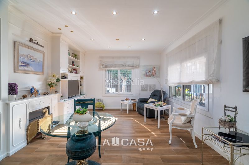 Foto 76833b09-6364-47ca-8e00-530471a95dbd. Casa amb calefacció aparcament piscina a Lluminetes Castelldefels