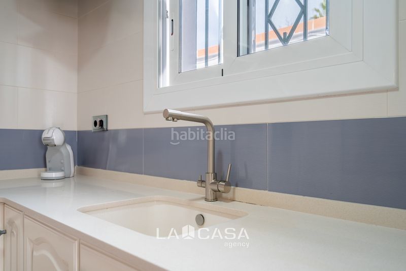 Foto c1f1db84-1fed-44b5-a1b1-2691a8bb8e07. Casa amb calefacció aparcament piscina a Lluminetes Castelldefels