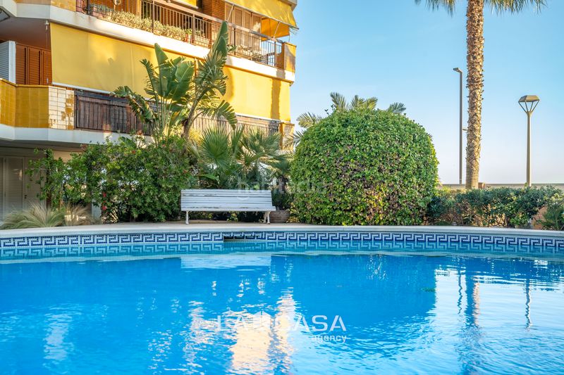 Foto 12b39cab-196b-46fe-9e57-72b0efad9b1f. Àtic amb aparcament piscina a Baixador Castelldefels