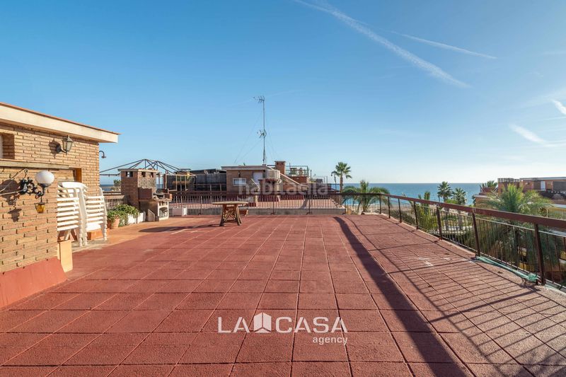 Foto 9e555a63-8202-4cce-a2d6-fcc62609bf20. Àtic amb aparcament piscina a Baixador Castelldefels