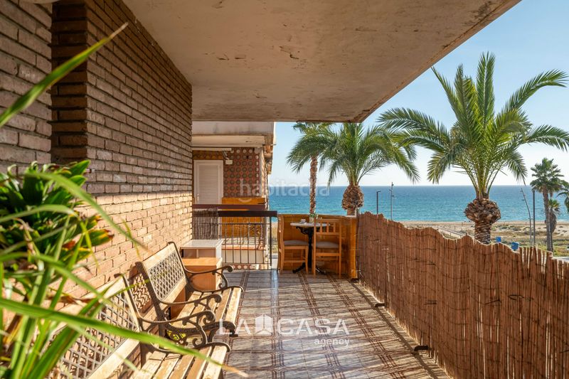 Foto aa594328-415d-4b9f-88d3-028453532655. Àtic amb aparcament piscina a Baixador Castelldefels