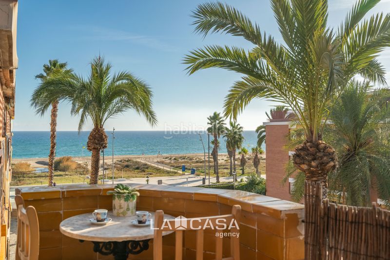 Foto c115255b-721a-4eff-aeb4-dc279764ad25. Àtic amb aparcament piscina a Baixador Castelldefels