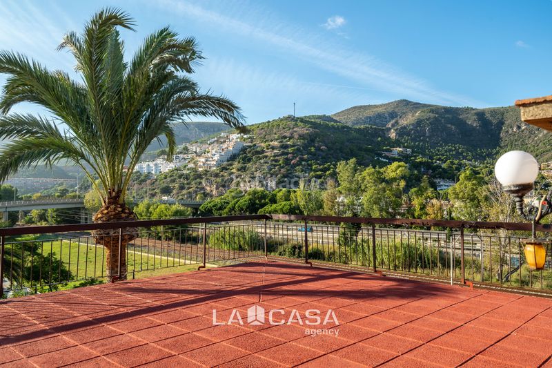 Foto cf08248e-9057-4c75-bfb1-9d58b571b858. Àtic amb aparcament piscina a Baixador Castelldefels