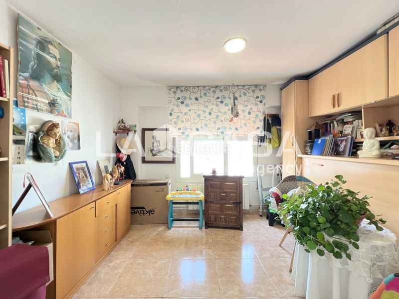 Foto 4274fa46-e51f-4be0-bfc9-a76df2d78b4d. Àtic amb calefacció a Prosperitat Barcelona