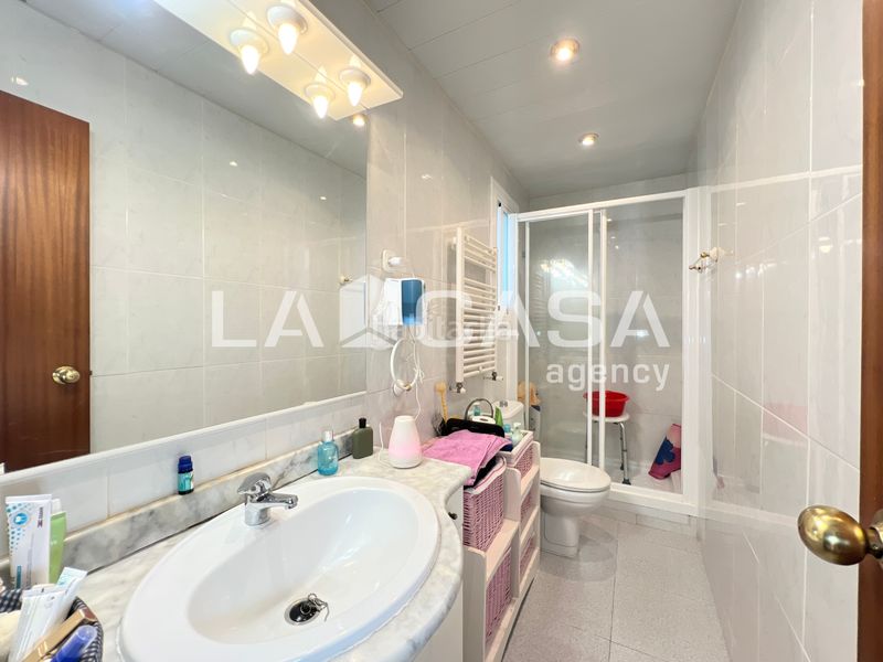 Foto 48a24d0b-9c0b-4b2a-a283-0b2d709595a8. Àtic amb calefacció a Prosperitat Barcelona