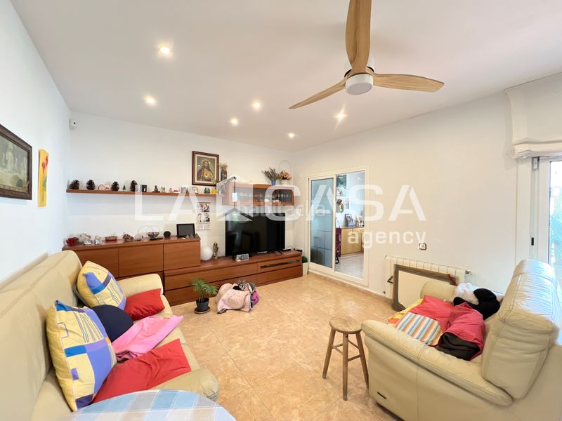 Foto 51baccb6-db93-40ef-9b24-f3e752e393b9. Àtic amb calefacció a Prosperitat Barcelona