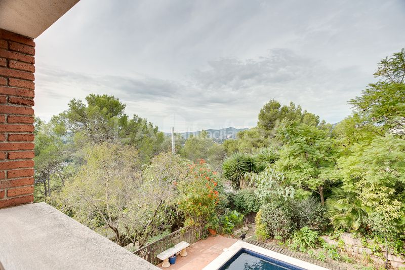 Foto d80da5d8-1342-4137-b5a2-b21447f9a8cd. Casa amb calefacció aparcament piscina a Corbera de Llobregat