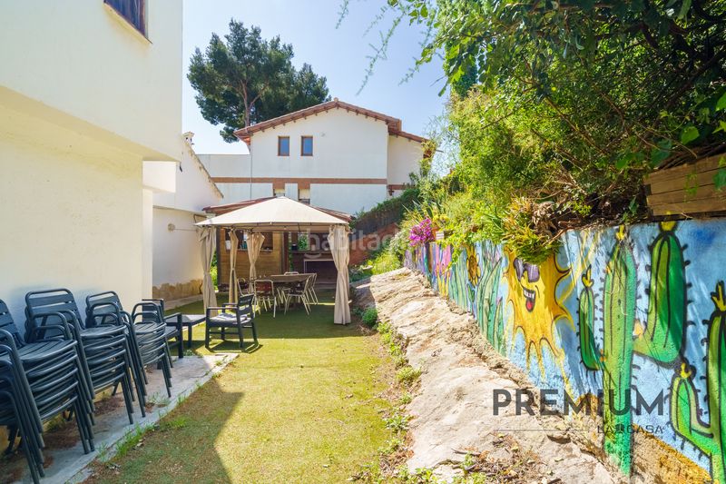 Foto fd5a051c-32b5-4b3c-8bcf-25fe804f9035. Casa amb calefacció aparcament piscina a Montmar Castelldefels