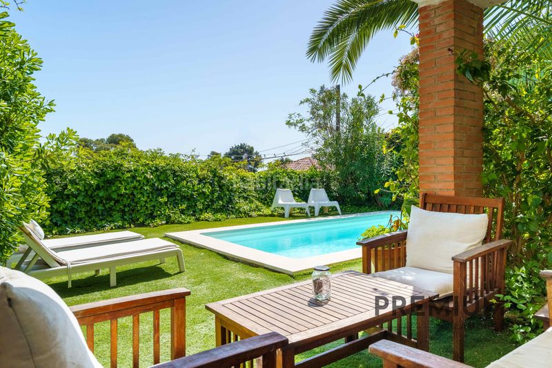 Foto cd16ad25-2622-4e18-8203-9050adb45cc9. Casa amb calefacció aparcament piscina a Montmar Castelldefels