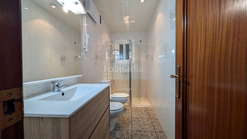 Foto bd1a3fcc-9a2f-44d1-90cf-25eba9b11ddb. Planta baixa a La Gavarra Cornellà de Llobregat