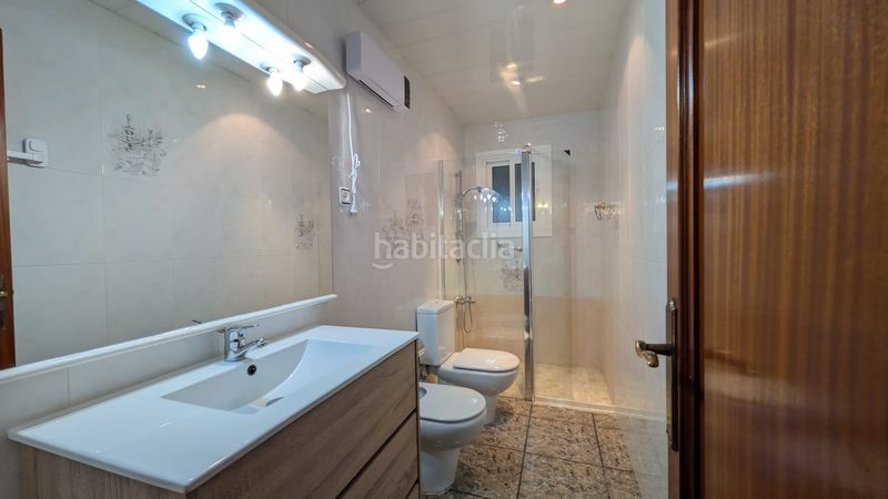Foto f6271aa0-28af-49a1-bf50-9dbac682802f. Planta baixa a La Gavarra Cornellà de Llobregat