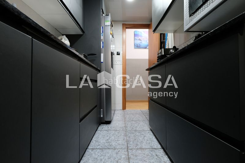 Foto e5122429-4f8a-45db-ae13-157a4b8163d9. Pis a Vilapicina - Torre Llobeta Barcelona