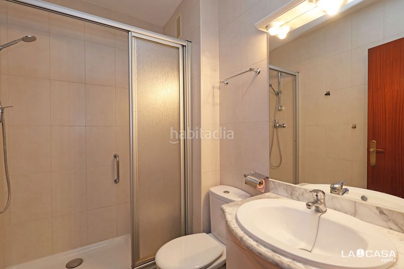 Foto 35338a7b-aae3-473a-a29b-73cb37f72e36. Pis a Can Vidalet Esplugues de Llobregat