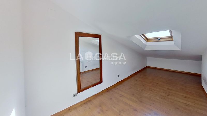 Foto baccdead-df40-4252-87f1-3c0024e64238. Àtic amb calefacció aparcament a Can Rull Sabadell