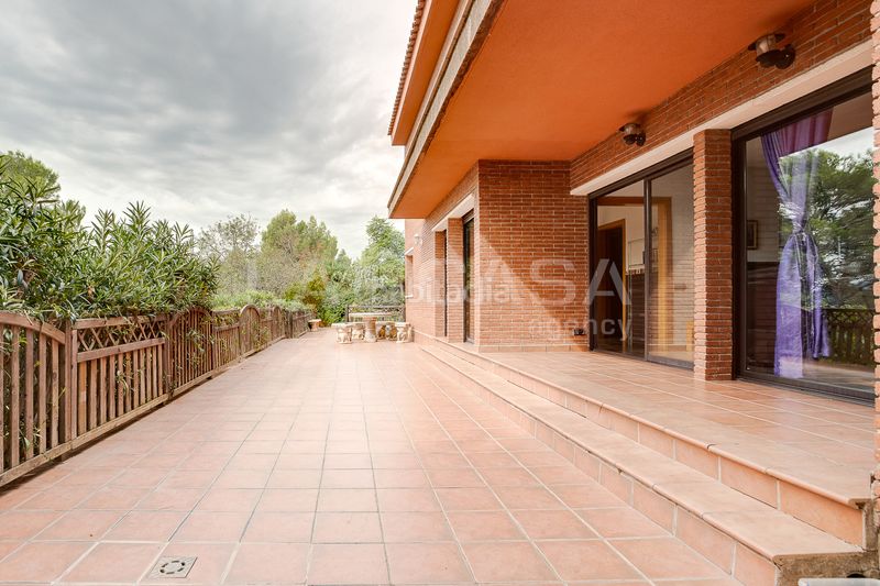 Foto 13b5a7ca-4bc6-422a-a792-479fb3cdda00. Casa amb calefacció aparcament piscina a Corbera de Llobregat