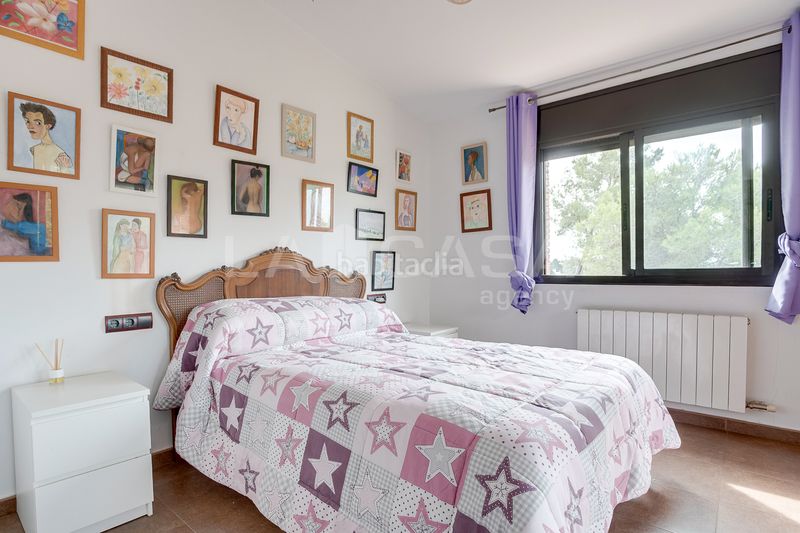Foto 49711b85-5760-4f3c-861b-7ff57472446c. Casa amb calefacció aparcament piscina a Corbera de Llobregat
