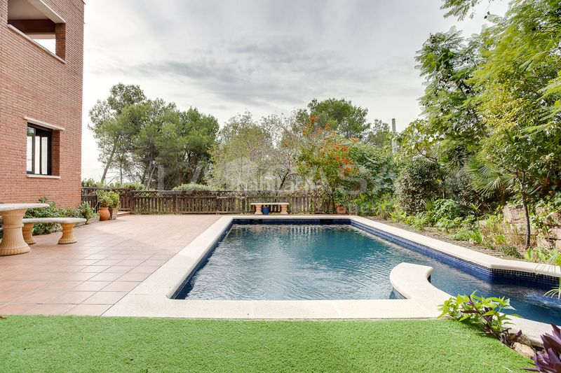 Foto 4f5b6df1-023d-4032-96ec-97bef18ea8df. Casa amb calefacció aparcament piscina a Corbera de Llobregat