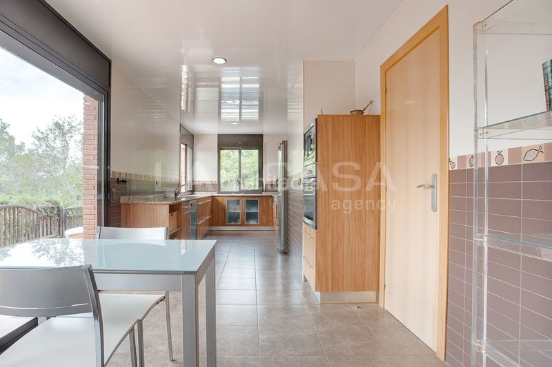 Foto 50df534c-ffb8-4355-ac64-b395a7f7c376. Casa amb calefacció aparcament piscina a Corbera de Llobregat
