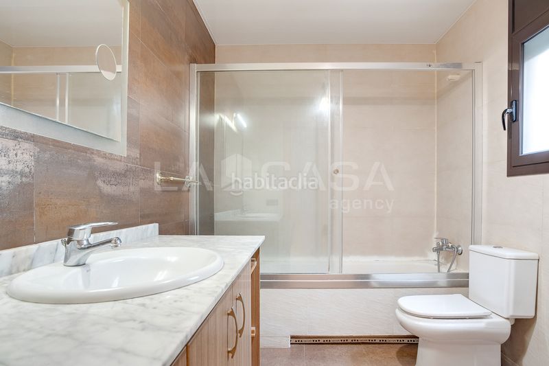 Foto 6ac11ce0-1453-4100-a092-7f15b846ebe9. Casa amb calefacció aparcament piscina a Corbera de Llobregat