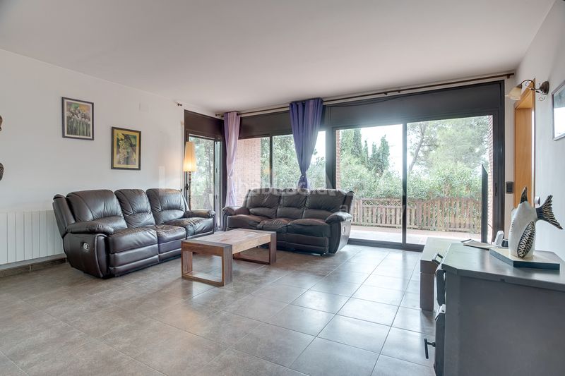 Foto 8be8e4d9-1796-4d0b-8f41-a49d5bd2095d. Casa amb calefacció aparcament piscina a Corbera de Llobregat