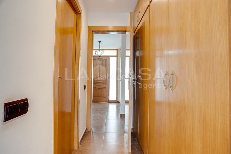 Foto 932eb8a8-8e98-4abf-9a83-a086003665a0. Casa amb calefacció aparcament piscina a Corbera de Llobregat