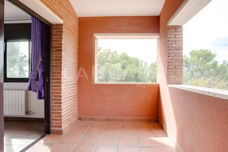 Foto 95fac468-fe69-4d18-9394-ee7144c445d0. Casa amb calefacció aparcament piscina a Corbera de Llobregat
