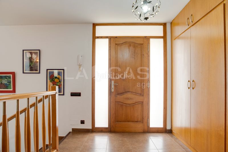 Foto 9ab345d8-1e88-4a7a-af53-f8dbeda8914b. Casa amb calefacció aparcament piscina a Corbera de Llobregat